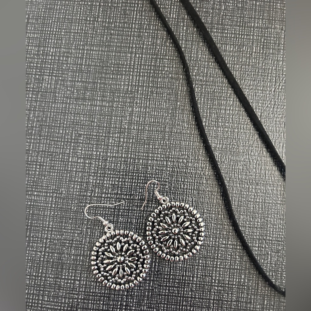 Park Lane Floral Necklace and Earrings Set - Picture 2 of 4